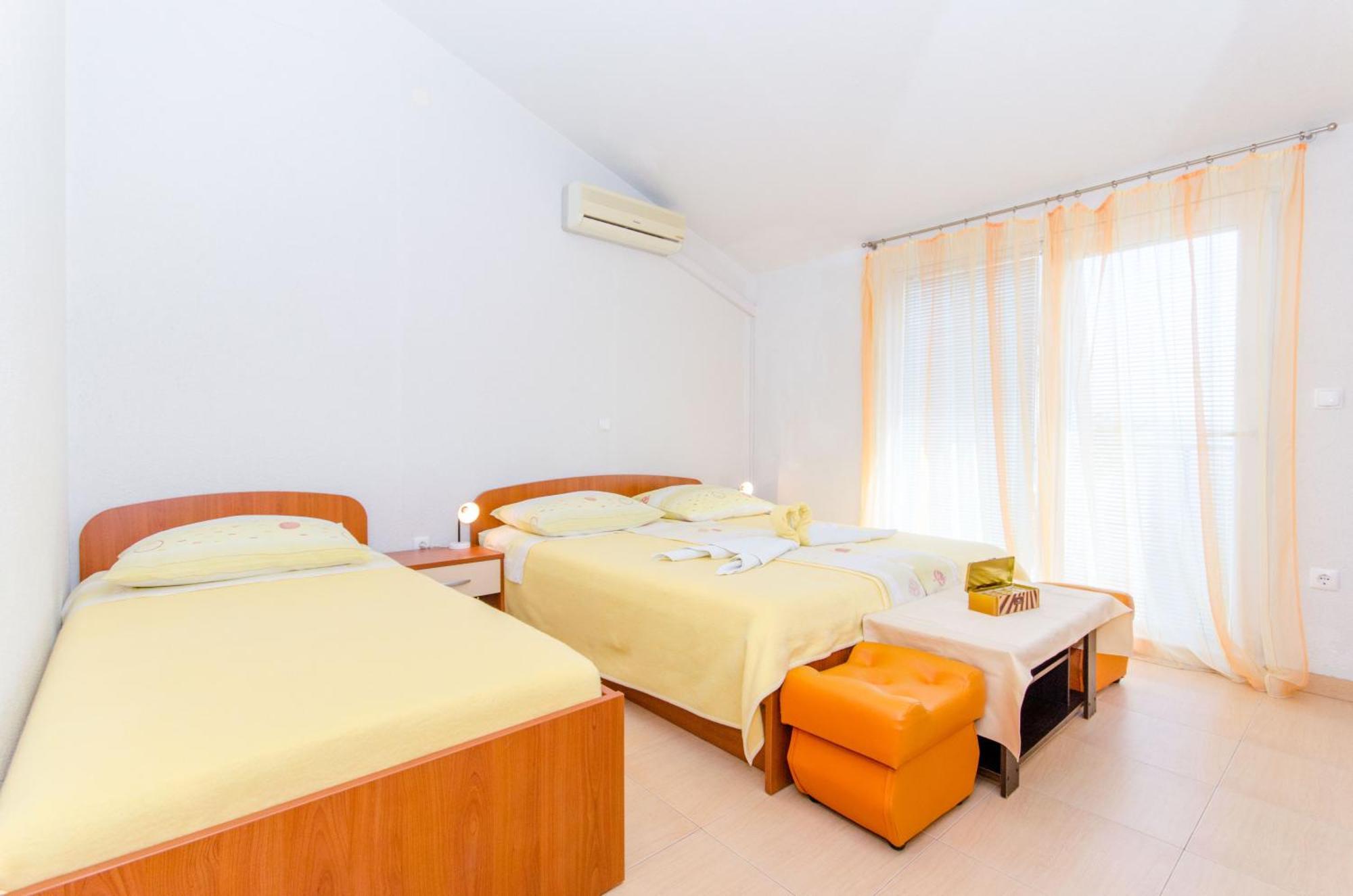 Knezovicapartments Živogošće Екстериор снимка